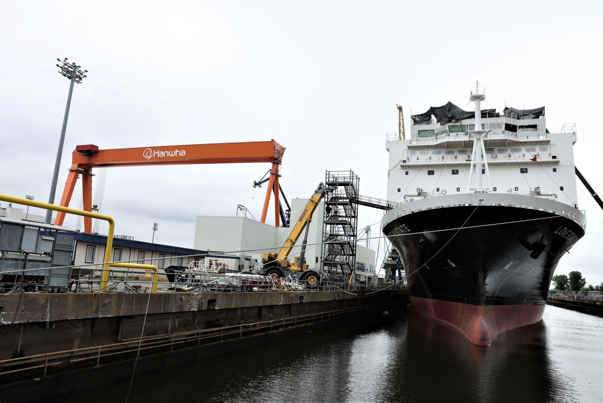 지난 7월 16일(현지시간) 미국 펜실베이니아주 필라델피아에 있는 한화 필리조선소 한화필리십야드 5도크에서 ‘국가안보 다목적 선박’ 마무리 공정이 진행되고 있다. 한화오션 제공