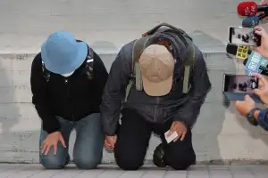 아들 흉기난동 대신 사과한 부모…무릎 꿇고 “정말 죄송합니다”