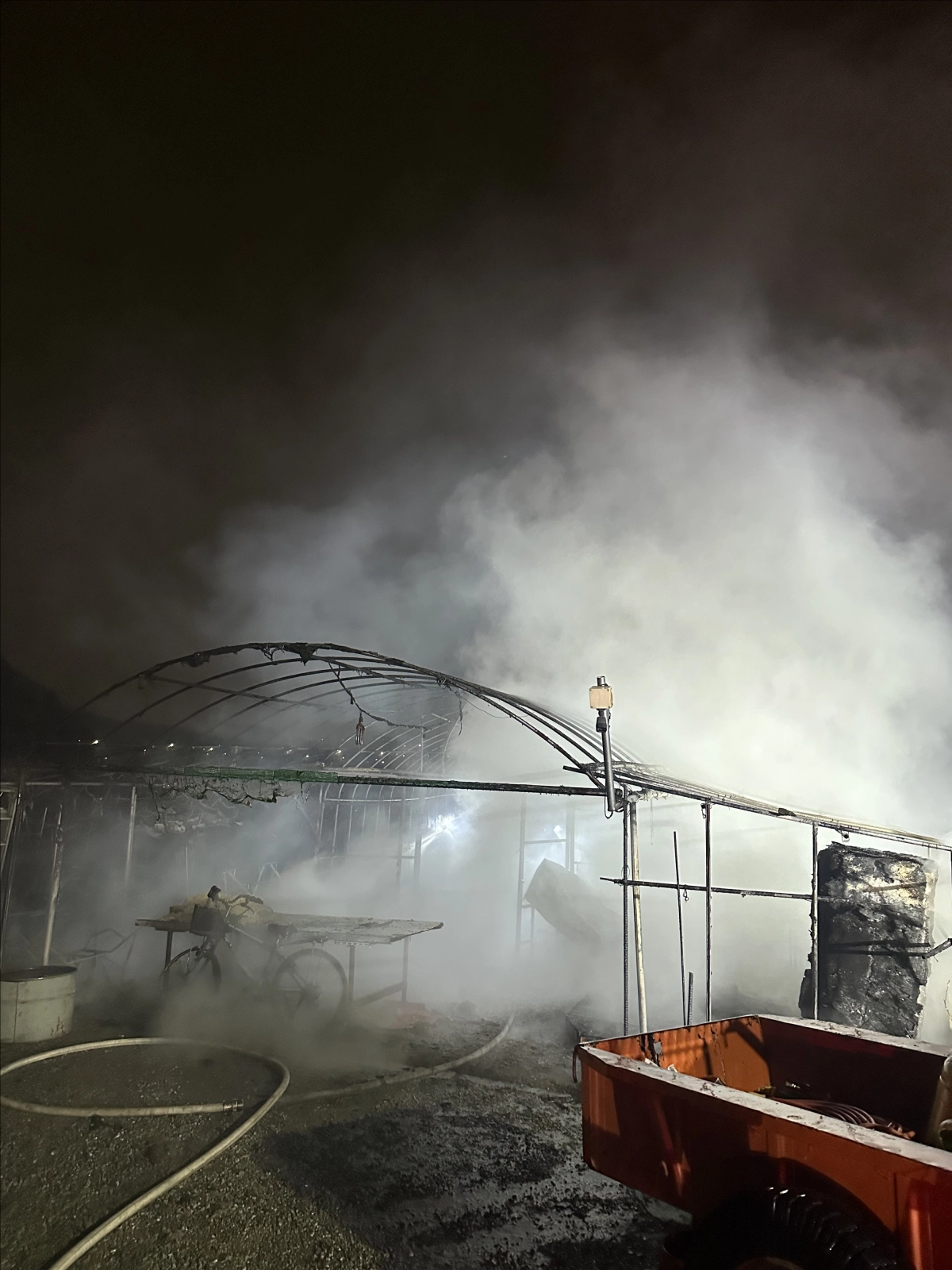 24일 오전 4시 19분쯤 대구 수성구 삼덕동에 있는 한 농장의 비닐하우스에서 불이 나 70대 남성, 60대 여성이 숨졌다.  대구소방안전본부 제공