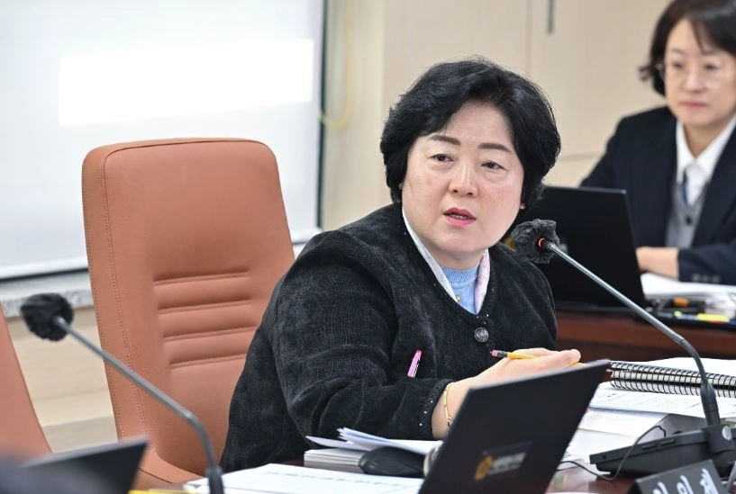 제333회 정례회 보건복지위원회 회의에서 발언중인 오금란 의원