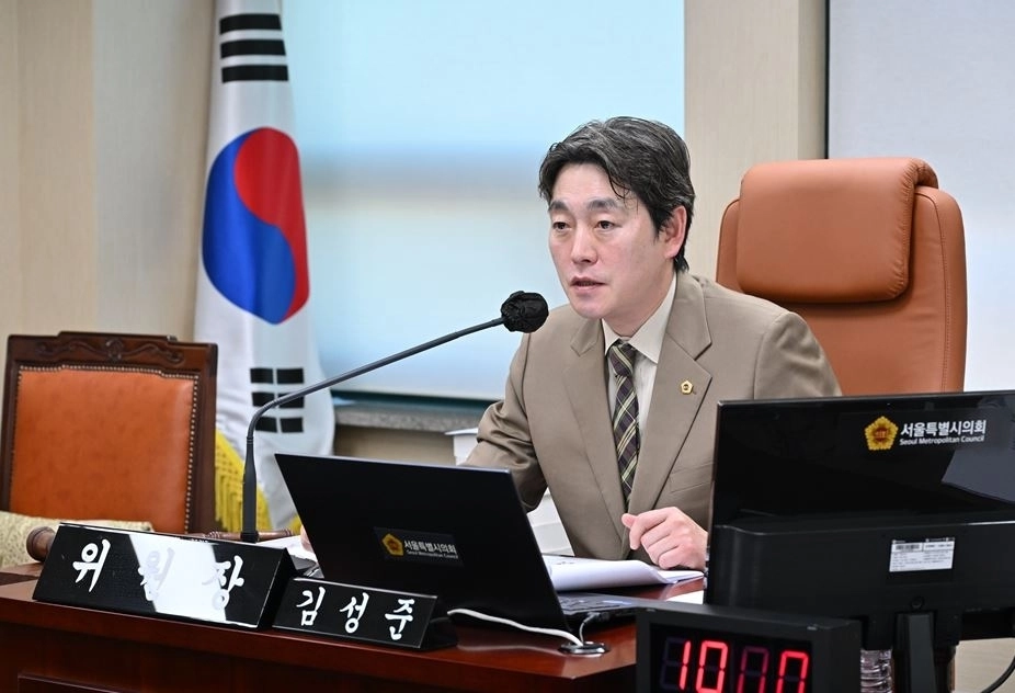 질의하는 김성준 의원