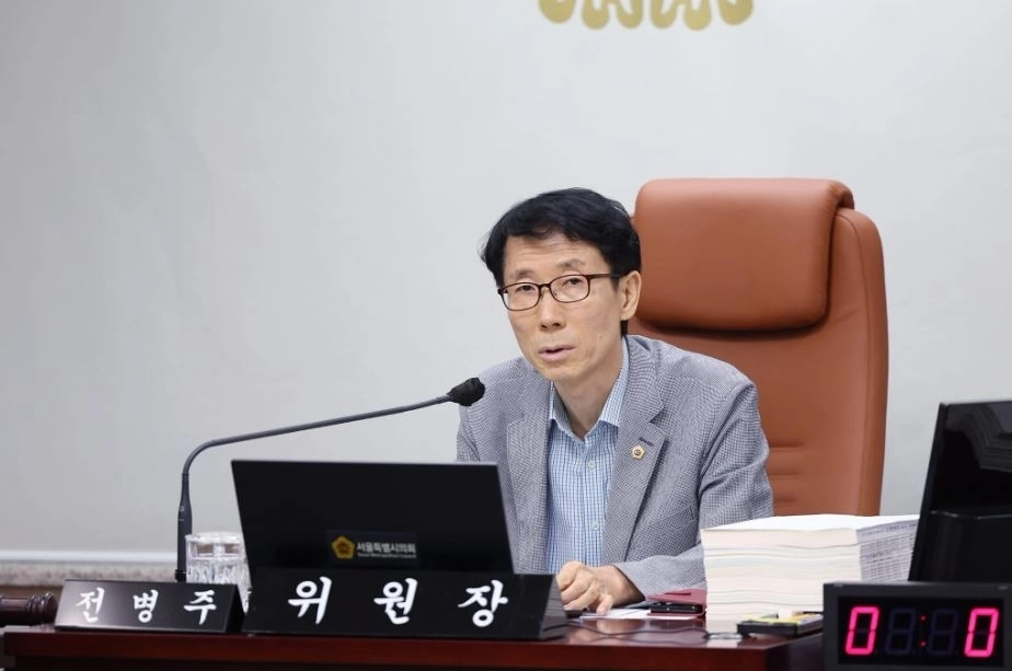 발언중인 전병주 위원장