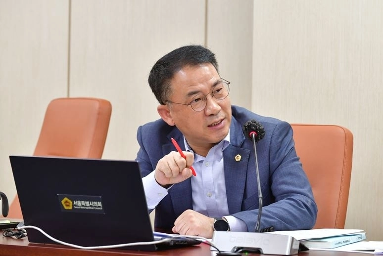 질의하는 김재진 의원