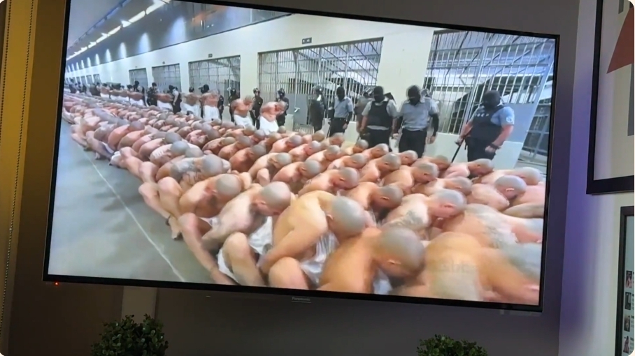 미국 이민자 추방 관련 내용을 다뤄 방송이 취소됐지만 소셜미디어(SNS)를 통해 유출된 미국 시사프로그램 ‘60분’의 해당 방송 장면. 엑스(X) 캡처