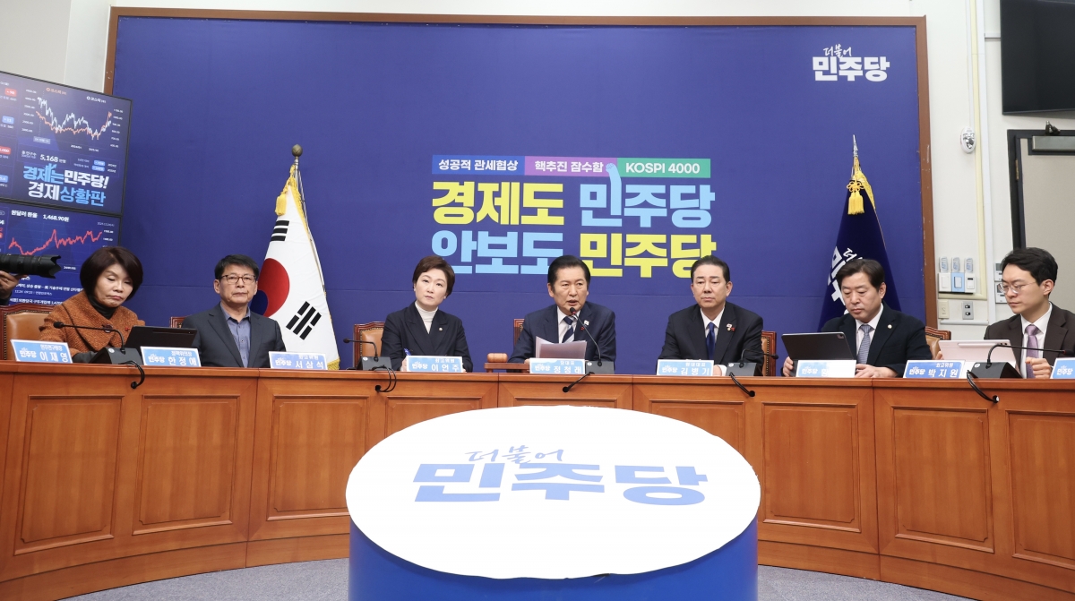 정청래 더불어민주당 대표가 24일 오전 서울 여의도 국회에서 열린 최고위원회의에서 발언을 하고 있다. 2025.12.24. 뉴시스