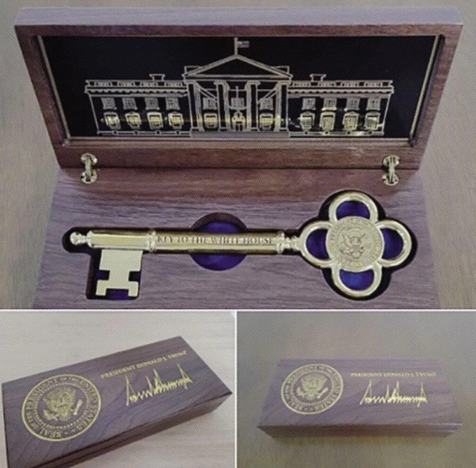 금관 받은 트럼프, 李대통령에겐 황금 열쇠 선물