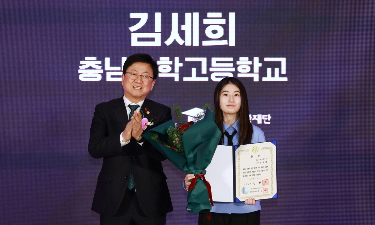 김세희(오른쪽) 학생