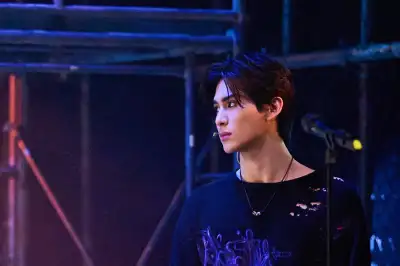 검은 손톱과 헤나 문신… 태양에 물든 ‘진짜 로저’