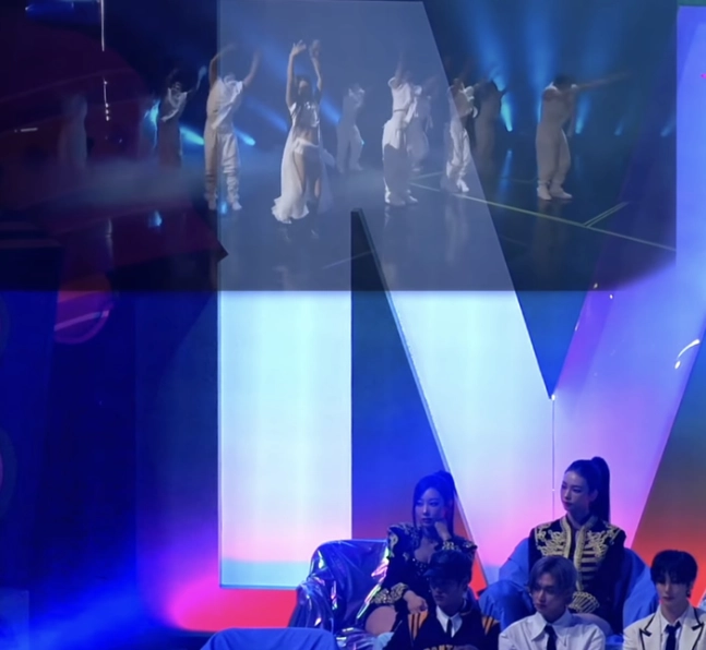 블랙핑크 제니 무대 가수석 리액션 캠. 유튜브 채널 ‘Rock Music’ 캡처