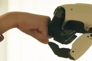 ‘가사 로봇’ 공개한 LG전자… ‘혁신 가전’ 강조한 삼성전자