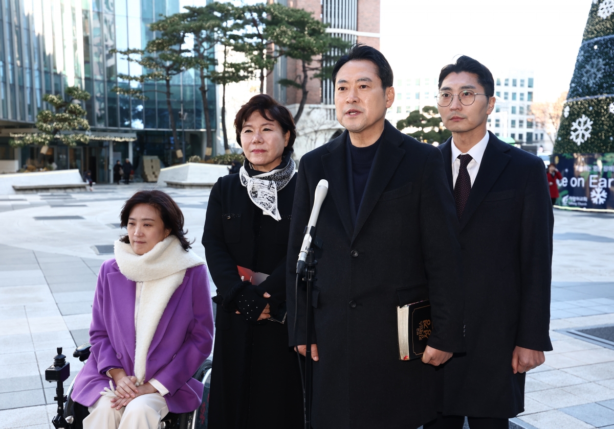 성탄절에 교회 방문한 야당 지도부