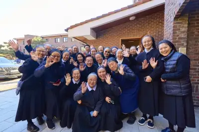 옛 지역구 찾은 李… “가장 낮은 곳에서 성탄을”