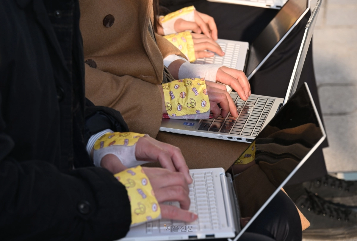 [천태만컷] 현장의 열정, 추위를 잊다