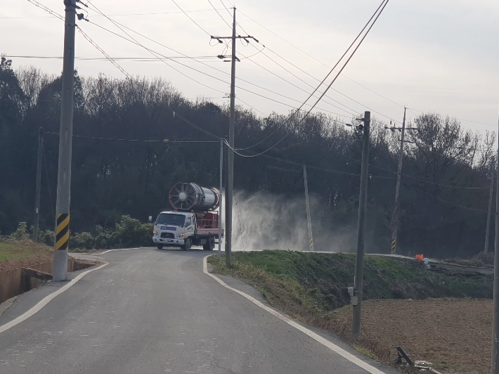 전남도는 24일 오후 8시쯤 나주시 동강면 종오리 농장에서 고병원성 조류인플루엔자가 확진됨에 따라 확단 차단을 위해 방역을 강화하고 나섰다. 전남도 제공