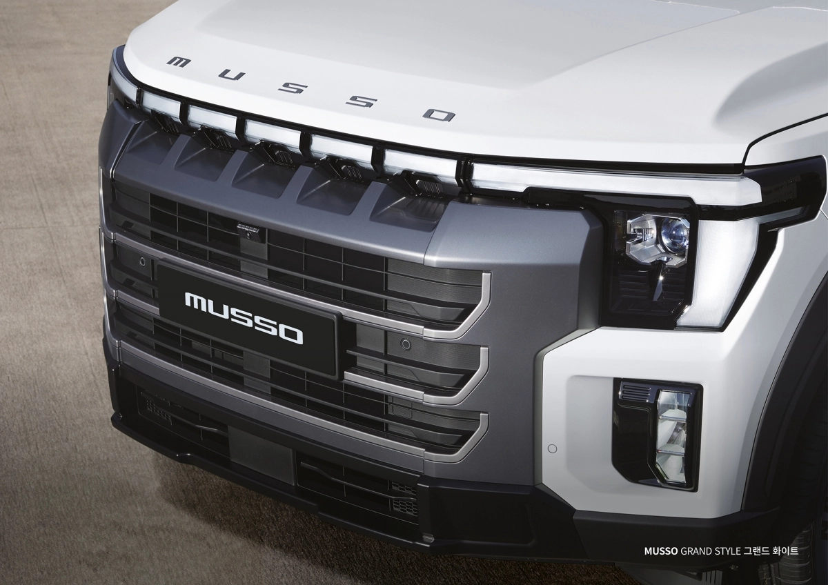 KG모빌리티가 차세대 픽업으로 개발해 온 프로젝트 ‘Q300’의 공식 차명 ‘무쏘’(MUSSO)’의 앞쪽 이미지. KG모빌리티 제공