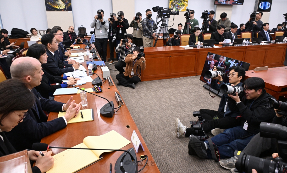 지난 17일 국회 과학기술정보방송통신위원회에서 열린 쿠팡 침해사고 관련 청문회에 출석한 해롤드 로저스 쿠팡 대표이사가 의원들 질의에 답변하고 있다. 2025.12.17 안주영 전문기자