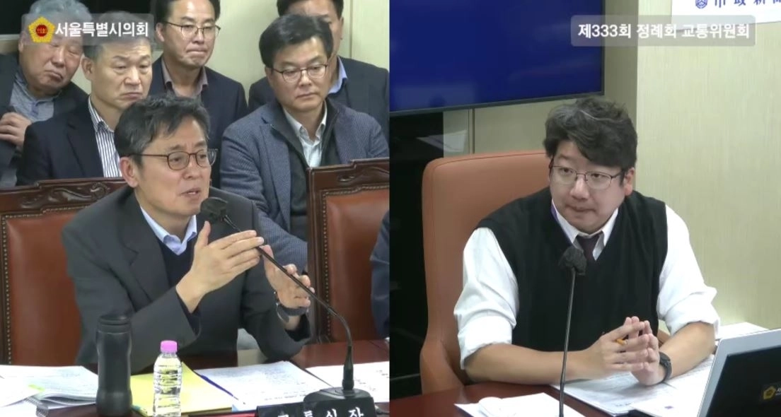 제333회 서울시의회 정례회 교통위원회 행정사무감사 당시 여장권 교통실장(왼쪽)과 문성호 서울시의원(오른쪽)