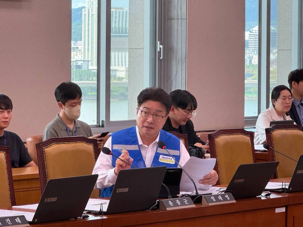 염태영 더불어민주당 의원이 지난 8월 국회 국토교통위원회 전체회의에서 건설 현장의 노동자 산업재해 사고와 관련해 국토교통부에 질의하고 있다. 염태영 의원실 제공