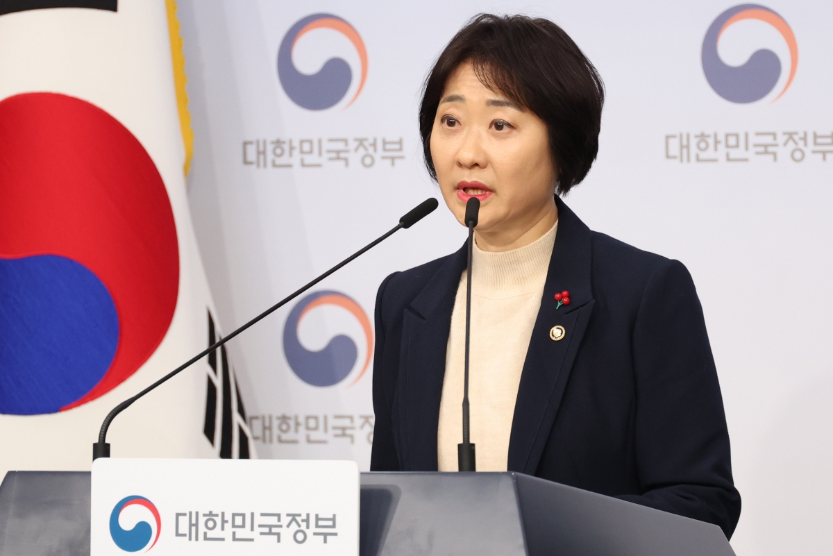 이스란 보건복지부 1차관이 26일 오전 서울 종로구 정부서울청사에서 ‘제3차 아동정책기본계획 발표’ 브리핑을 하고 있다. 뉴시스