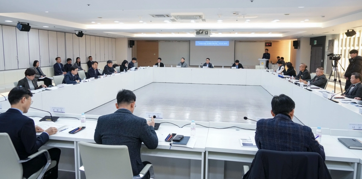 ‘복합쇼핑몰 상생발전협의회 킥오프 회의’가 26일 광주시청 중회의실에서 열렸다. 광주광역시 제공