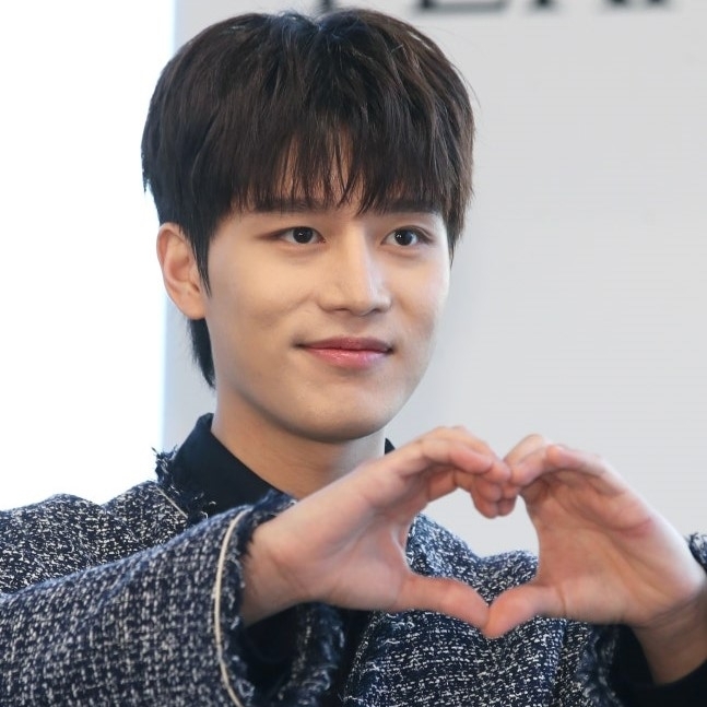 NCT 태일이 16일 서울 서초구 서울웨이브 아트센터에서 열린 SM 새 유닛 NCT 도재정의 스페셜 론칭쇼 포토콜 행사에서 포즈를 취하고 있다. 2023.4.16 뉴스1