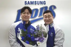 강민호, 첫 ‘네 번째 FA’… 사자들 안방마님 2년 더