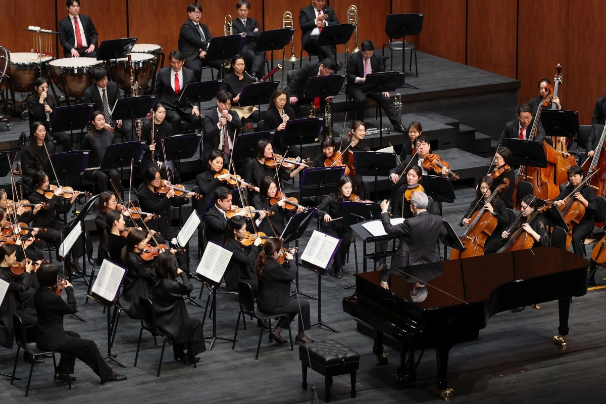 27일 저녁 다음 달 개관을 앞둔 화성예술의전당에서 ‘금난새＆성남시립교향악단’의 시범 공연이 열렸다. (화성시 제공)