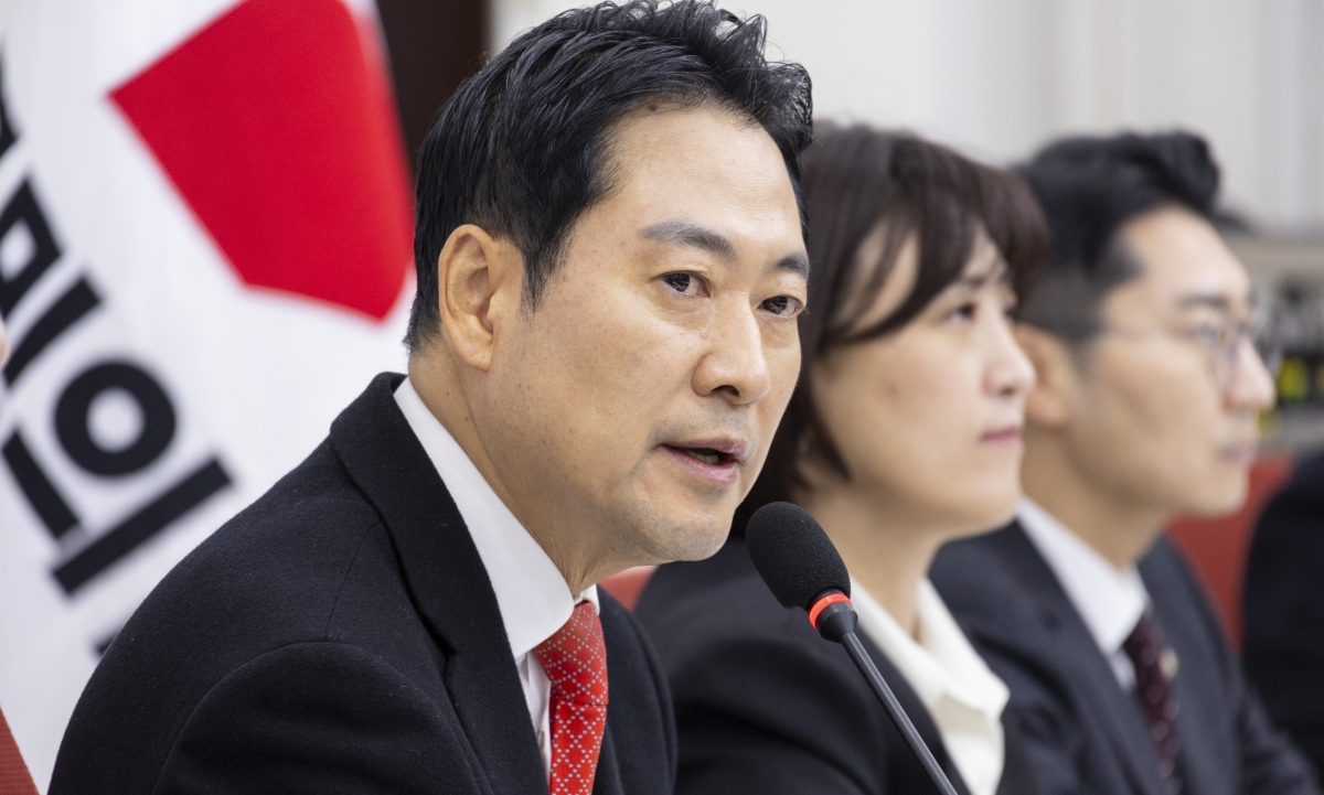 국민의힘 장동혁 대표가 28일 국회에서 열린 기자간담회에서 통일교 특검과 내란전담재판부법, 민주당의 3대 특검 종합 특별검사 추진과 관련한 발언을 하고 있다. 2025.12.28. 연합뉴스