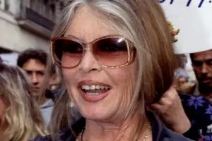 “개고기 식용 반대” 외친 프랑스 여배우 바르도 잠들다