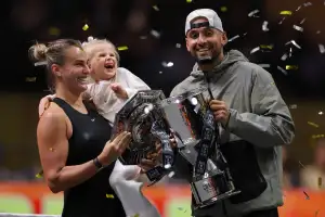 세기의 테니스 성대결…남자 671위 키리오스, 여자 1위 사발렌카에 완승