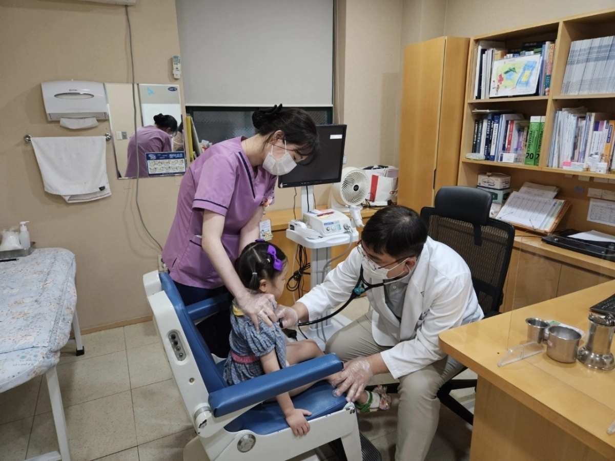 ‘달빛어린이병원’인 순천 현대여성아동병원에서 소아과 의사가 진료를 하고 있다. 순천시 제공