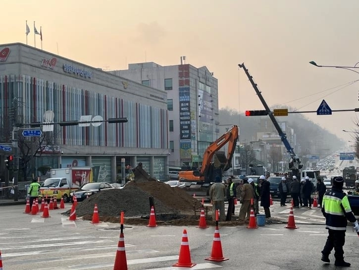 싱크홀 복구 현장. 연합뉴스