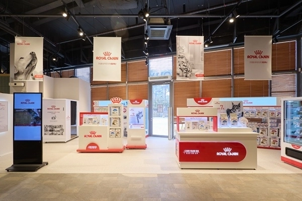 로얄캐닌 체험형 브랜드샵 전경