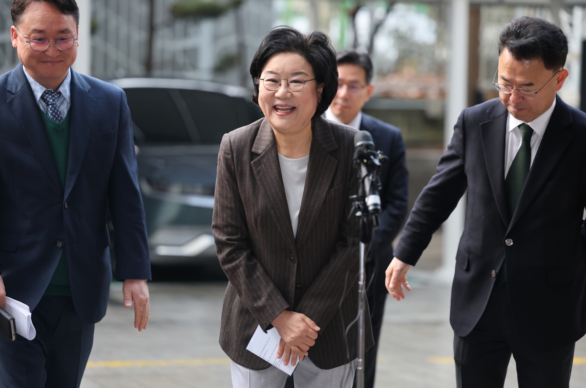 이혜훈 기획예산처 장관 후보자가 29일 서울 중구 예금보험공사에 마련된 인사청문회 준비 사무실로 첫 출근을 하고 있다. 뉴스1