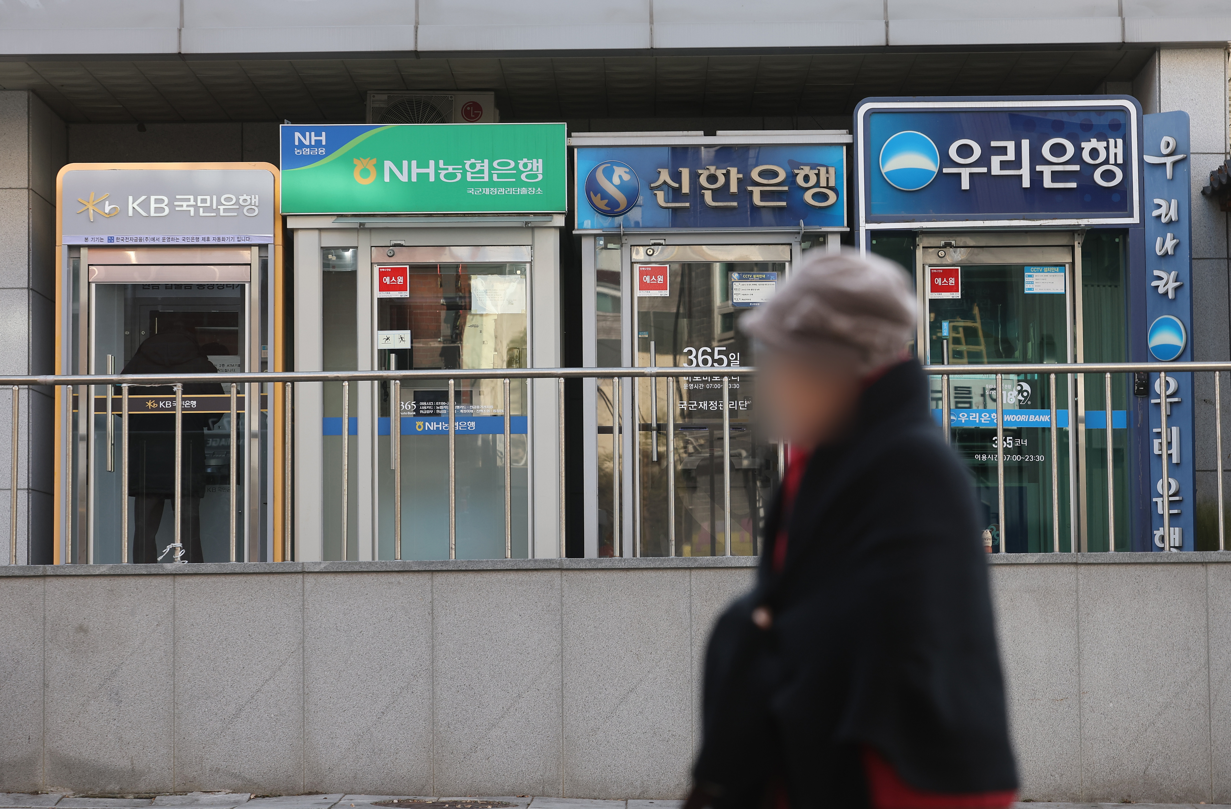 또 오른 금리에 대출족 한숨… “내년 7%까지 뛴다”