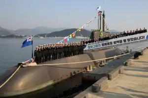 “나의 사랑하는 장보고함 잘 가시오”… 지구 15바퀴 잠항 마치고 ‘굿바이’