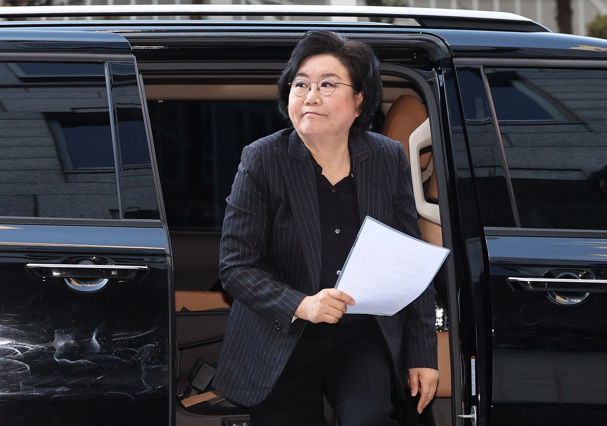 이재명 정부 초대 기획예산처 장관 후보자로 지명된 이혜훈 전 국민의힘 의원이 30일 오전 서울 중구 예금보험공사에 마련된 인사청문회 준비 사무실로 출근하고 있다. 2025.12.30 뉴스1