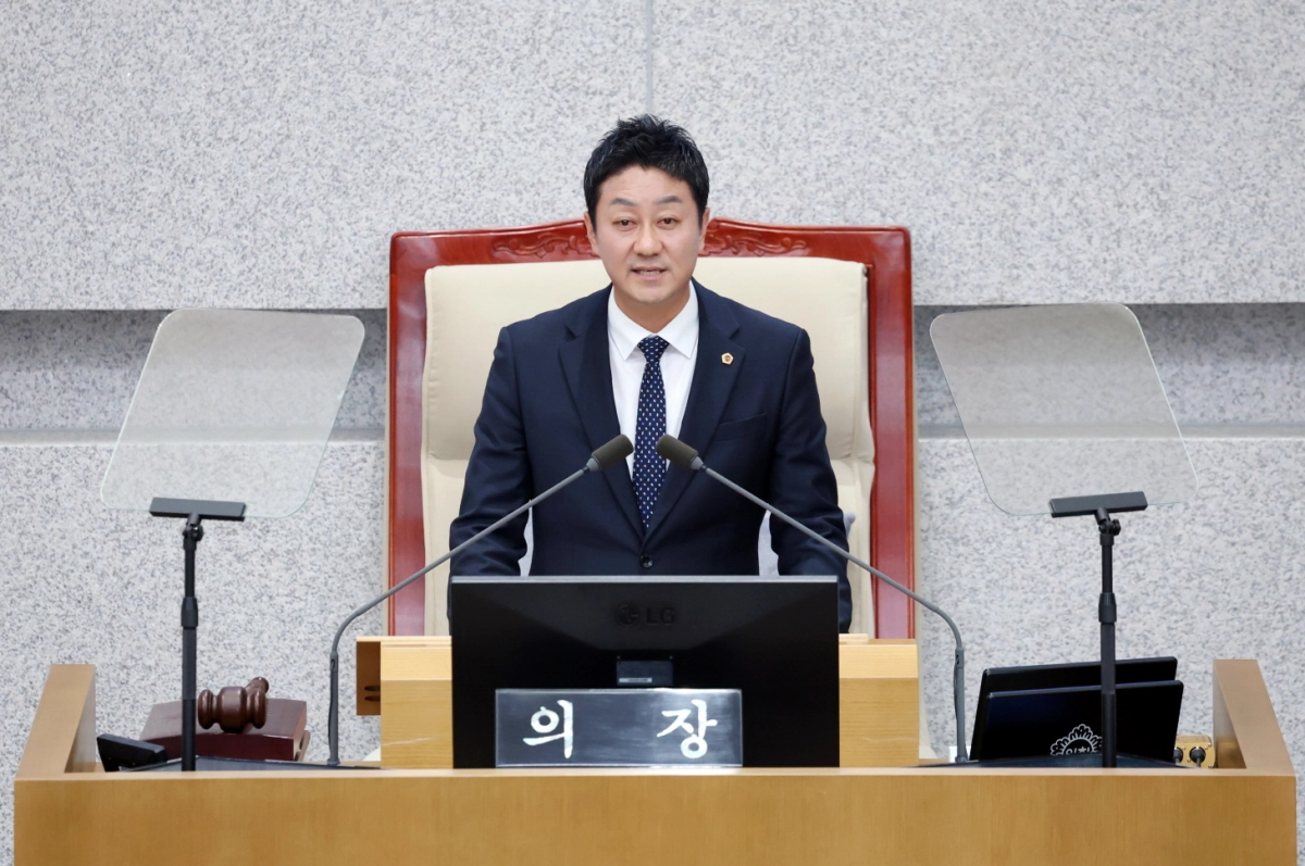 김진경 의장이 2025년 마지막 정례회를 마무리하며 폐회사를 하고 있다.(사진=경기도의회)