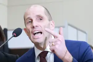 “통역기 쓰세요” “몽둥이 모자라” 쿠팡 청문회 시작부터 고성…추가 보상 사실상 거절