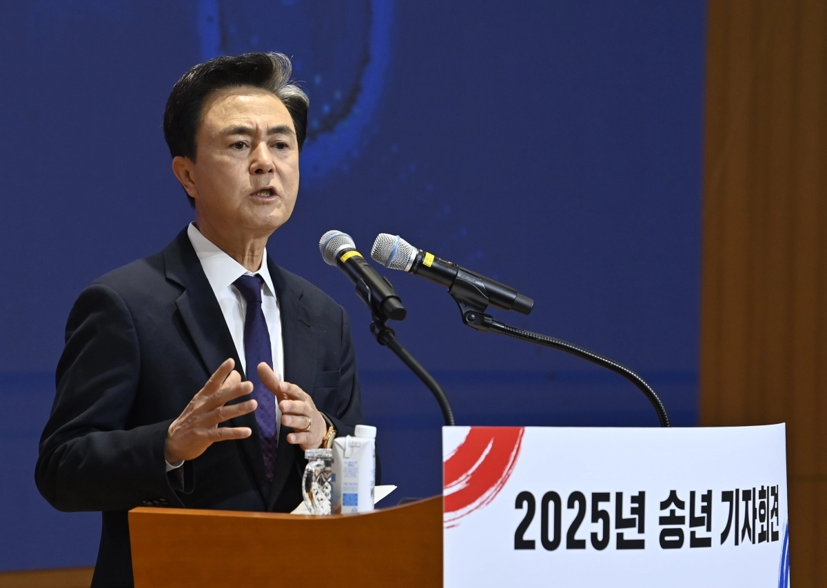 김태흠 충남지사가 30일 민선8기 마지막 송년 기자회견을 하고 있다. 도 제공