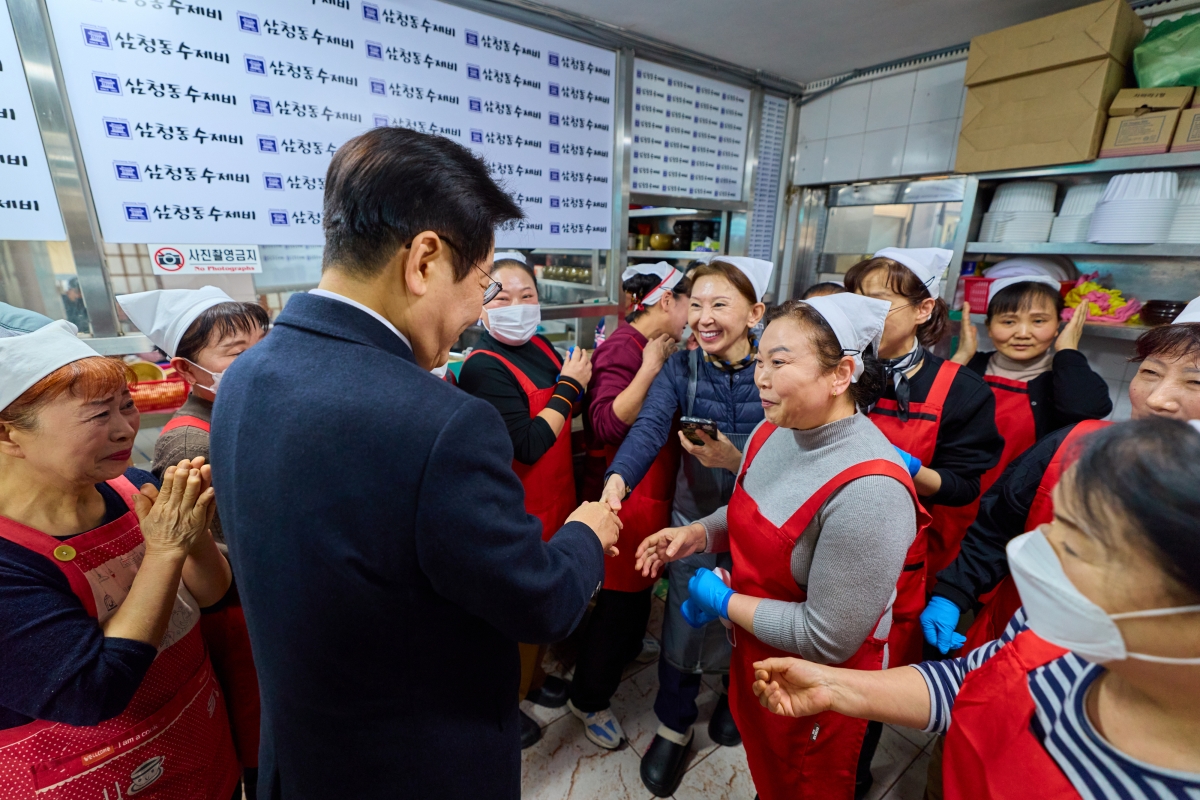 이재명 대통령, 청와대 인근 식당 깜짝 방문