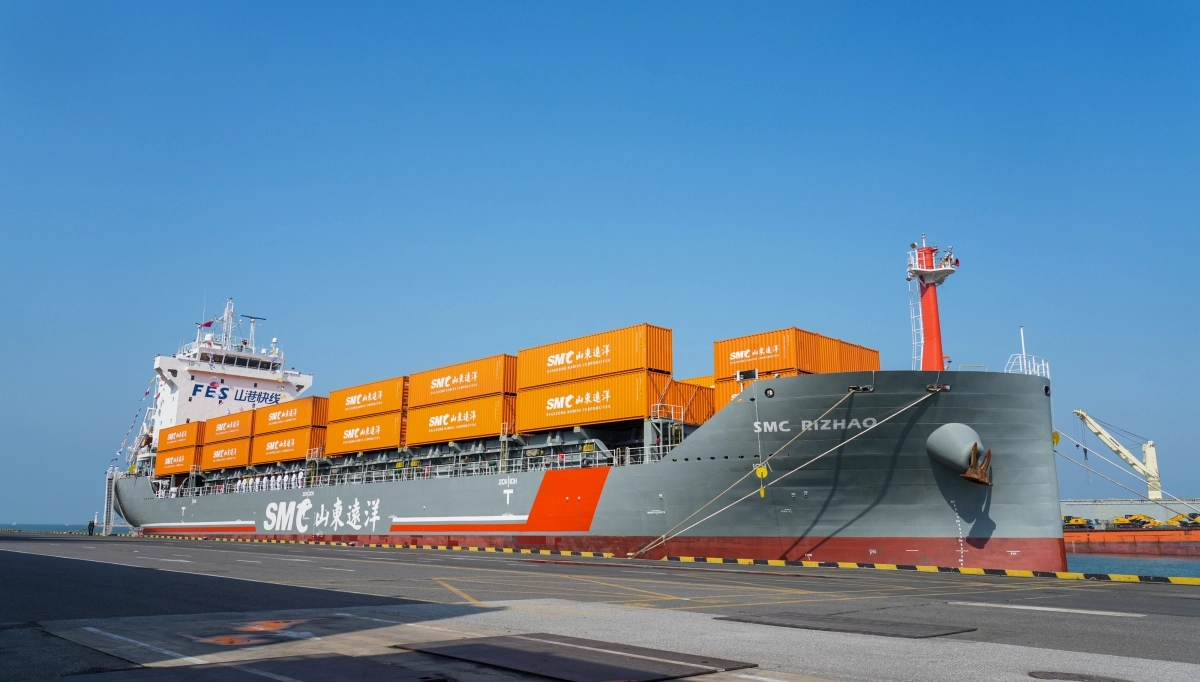 지난 10월 16일 중국 산둥성 칭다오시 국제크루즈부두에서 열린 제주~칭다오 간 신규항로 취항식때 첫 취항하는 ‘SMC 르자오’호 선박. 제주도 제공