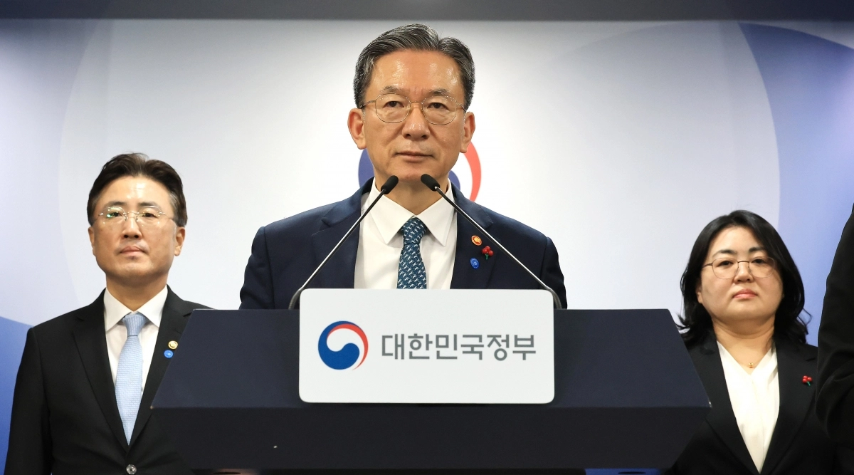 정성호 법무부 장관이 19일 서울 종로구 정부서울청사에서 업무보고 사후 브리핑을 하고 있다. 뉴스1