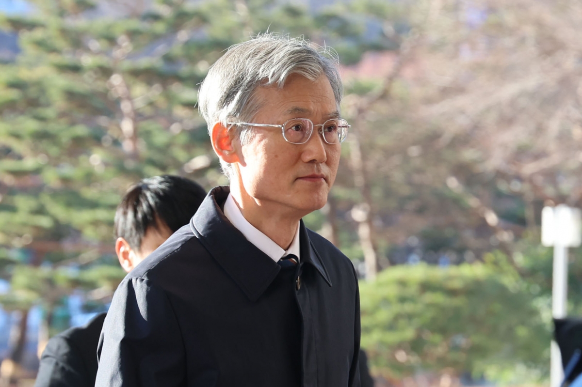 조희대 대법원장이 31일 오전 서울 서초구 대법원으로 출근하고 있다. 뉴시스