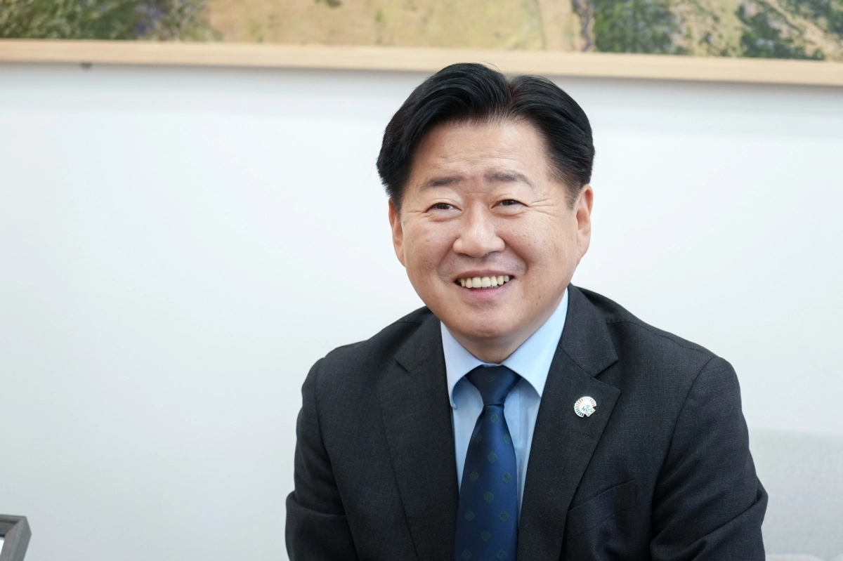 오영훈 제주도지사가 출입기자단과의 신년 대담에서 활짝 웃고 있다. 제주도 제공