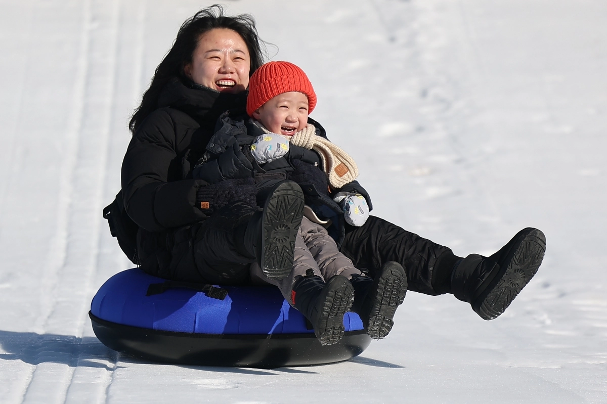 한강공원서 즐기는 눈썰매