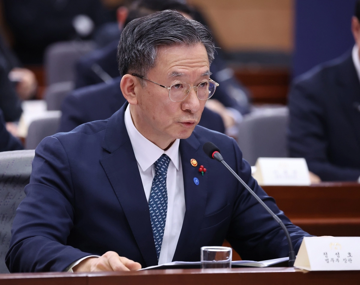 정성호 법무부 장관이 19일 서울 종로구 정부서울청사 별관에서 열린 법무부(대검찰청)·성평등가족부 업무보고에서 답변하고 있다. 뉴시스