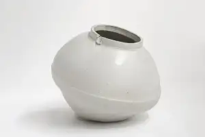 도자 한 점… 수묵 한 점… 새해엔 비움과 유연함, 그것으로 채워봐