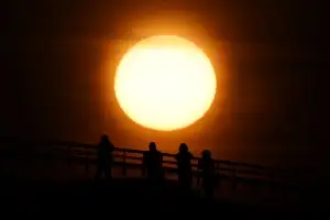 thumbnail - 새해 첫 해돋이 보러 나갔다가…70대 여성, 차량에 치여 숨져