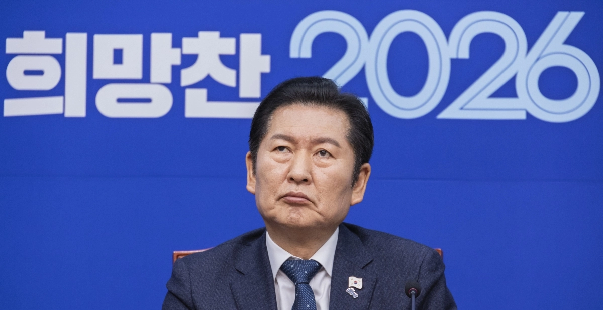 정청래 더불어민주당 대표가 2일 서울 여의도 국회에서 열린 최고위원회의 도중 생각에 잠겨 있다. 연합뉴스